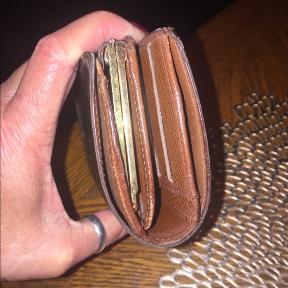 Authentic Louis Vuitton Kisslock Wallet - Picture 5 of 8